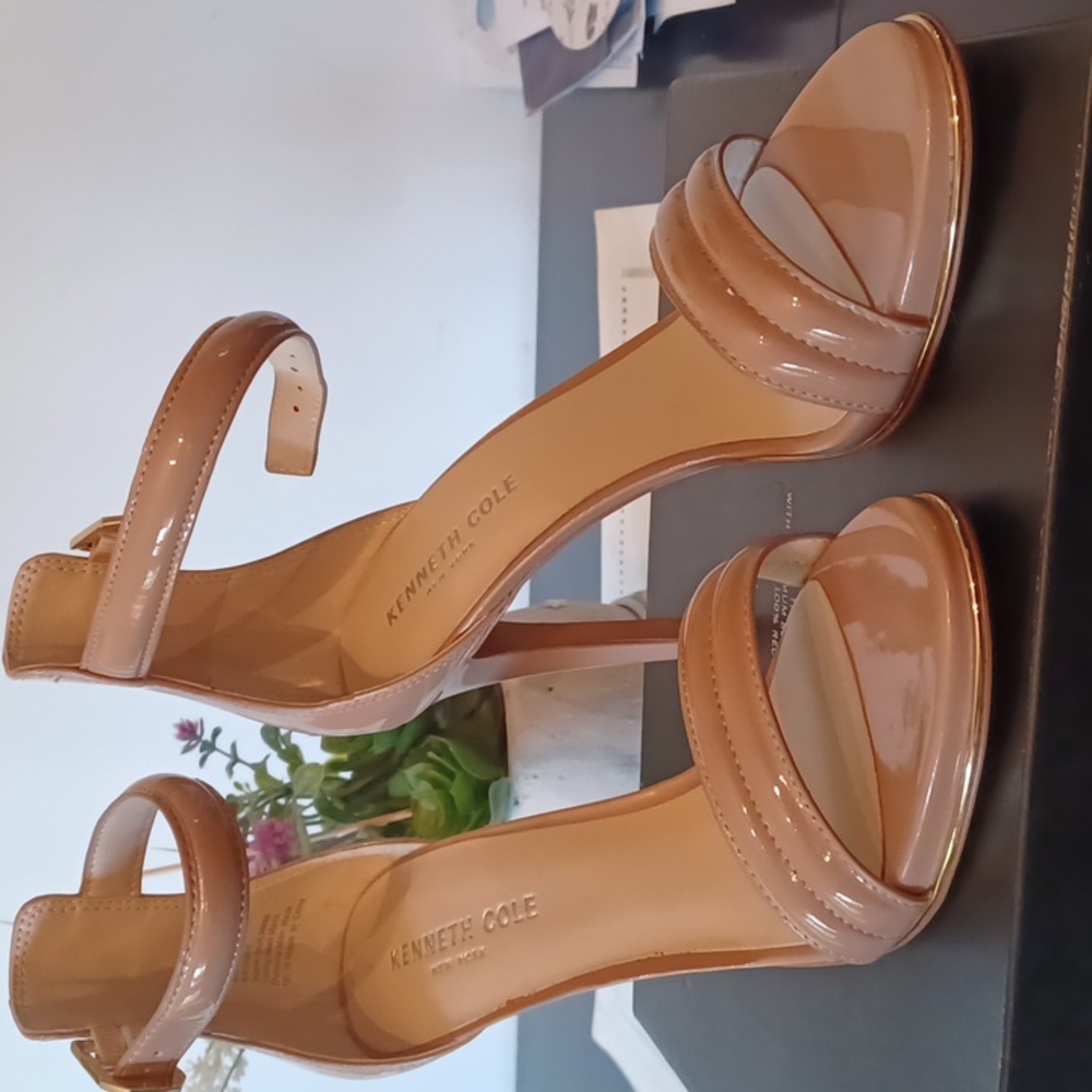 Kenneth Cole sz 8 Beige gold trim sole 4 inch open toe Ankle Strap Heel - Picture 7 of 10